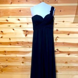 Black one-shoulder gown